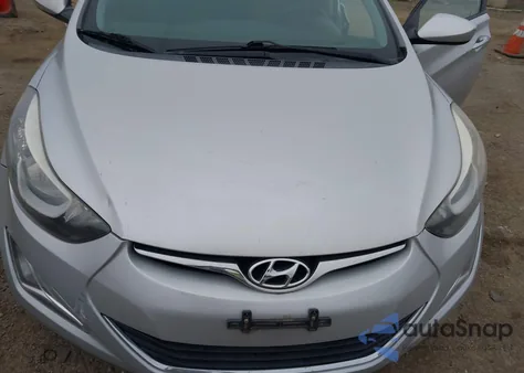 2015 Hyundai Elantra Se z USA, uszkodzony, nr VIN 5NPDH4AE2FH613843